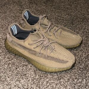 Yeezy used sneakers great condition authentic!